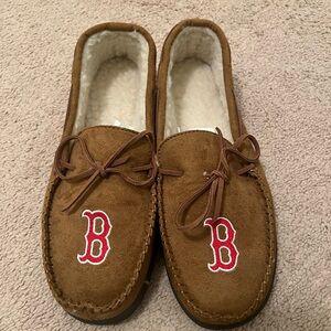 Foco Boston Red Sox Unisex Moccasin Slipper - Size Medium